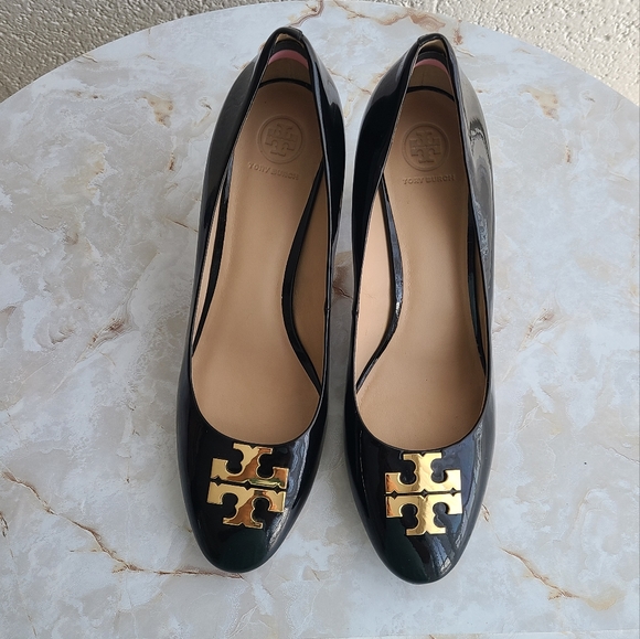TORY BURCH Raleigh Patent Logo Pump, Black - Picture 2 of 9